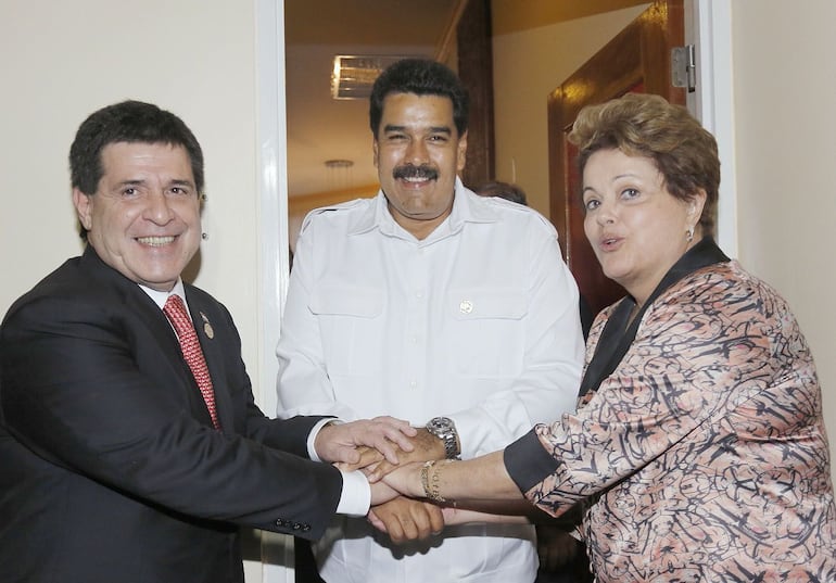 Horacio Cartes, Nicolas Maduro y Dilma Rousseff en agosto de 2013 en la cumbre de Unasur. 