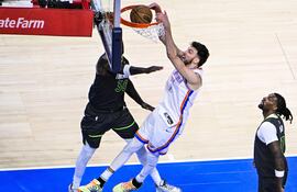 Gran triunfo de OKC en casa ante su gente en el primer partido de las finales del Oeste. En la jugada se ve a Chet Holmgren del Thunder, en una espectacular volcada.