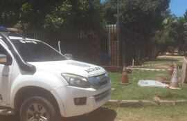 En este desagüe cloacal del barrio Las Colinas de Zeballos Cué hallaron un feo abandonado.