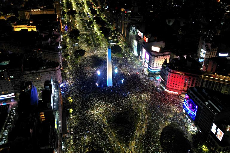 Imagen ilustrativa: celebración en el Obelisco de Buenos Aires tras la clasificación de la selección de Argentina a la final del Mundial. 