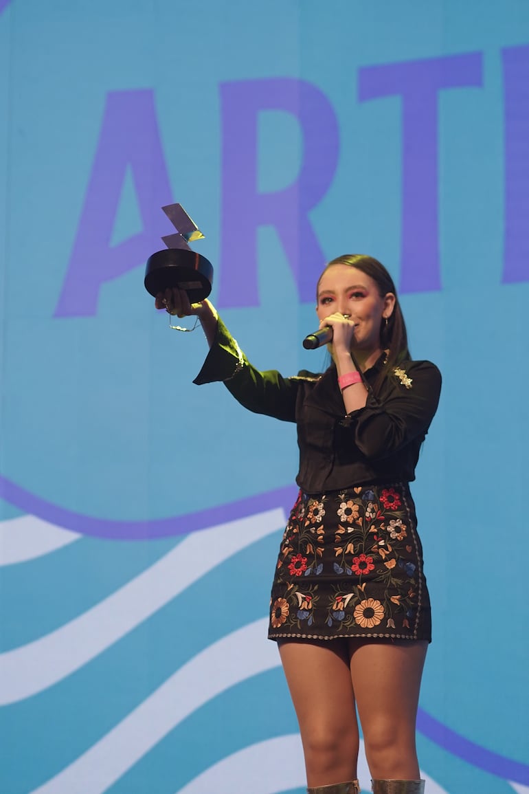 Jazmín del Paraguay recibió en una ocasión anterior el galardón de Artista del Año.