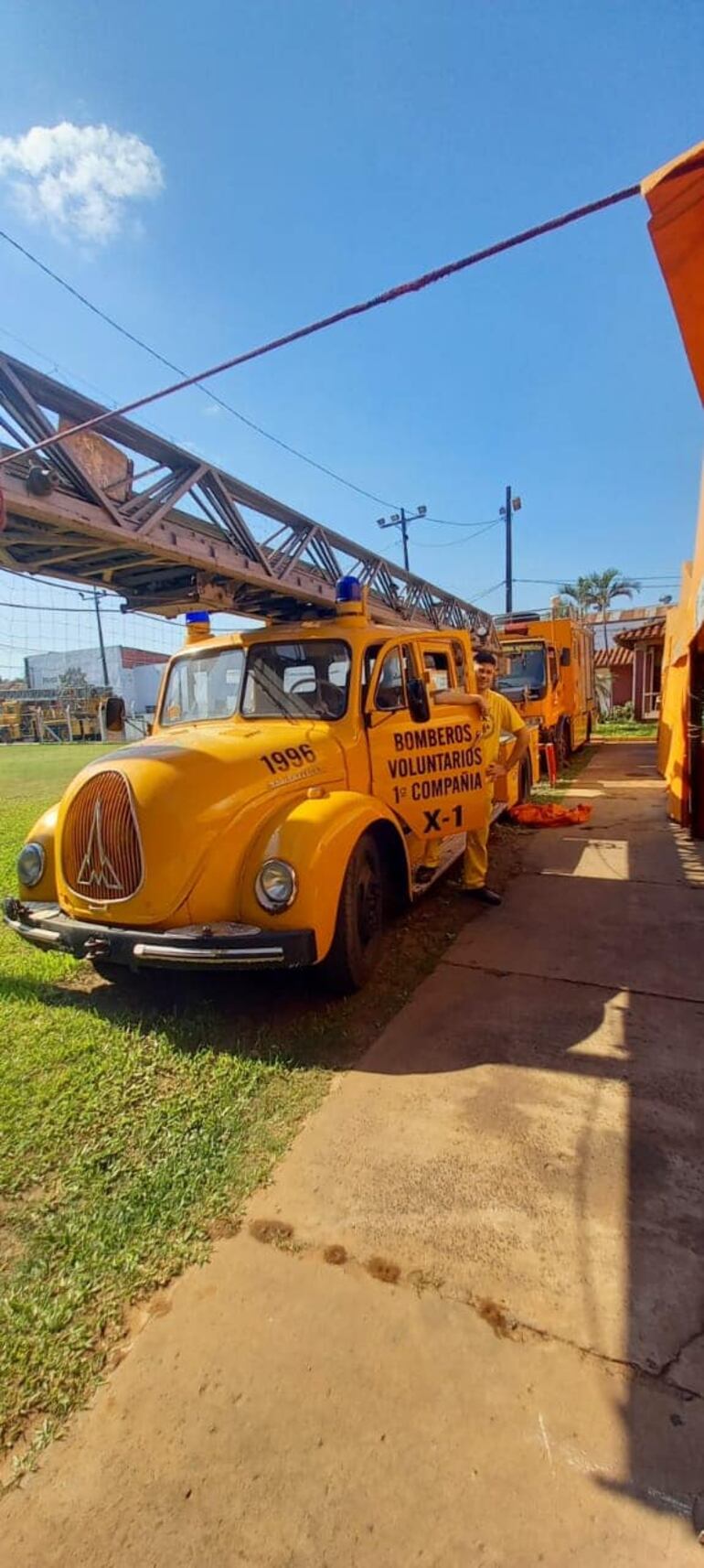 El Cuerpo de Bomberos Voluntarios del Paraguay (CBVP) invita a la ciudadanía a participar de la Exhibición de Vehículos Antiguos, una jornada especial que celebra los 47 años de vida institucional de quienes visten con orgullo el Uniforme Amarillo.