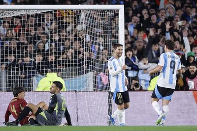 . BUENOS AIRES (ARGENTINA), 04/09/2025.- Lionel Messi (c) de Argentina celebra un gol ante Bolivia este jueves, en un partido por las eliminatorias a la Copa Mundial 2026 entre Argentina y Venezuela en el estadio Monumental en Buenos Aires (Argentina). EFE/ Juan Ignacio Roncoroni

