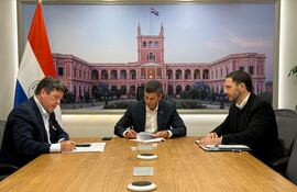 El presidente Santiago Peña anunció la reglamentación de la Ley de Energías Renovables No Convencionales