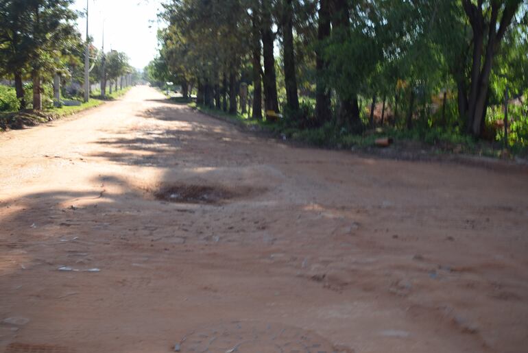 Calles deterioradas y rellenadas con arena generan quejas en Carapeguá