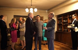 "Si bien la dictadura pinochetista logró ser repelida, ¿siguen intactos los valores estéticos que fueron pilares de su hegemonía?" (Fotograma de "No", de Pablo Larraín)