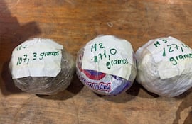 py
Los paquetes fueron verificados por agentes de Antinartcóticos.