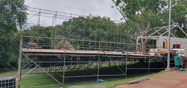 Las estructuras están siendo montadas en el parque lineal Manuel Ortiz Guerrero.