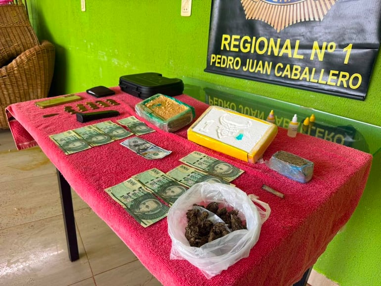La Senad incautó cocaína, marihuana, municiones y otras evidencias en Pedro Juan Caballero.