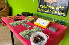 La Senad incautó cocaína, marihuana, municiones y otras evidencias en Pedro Juan Caballero.