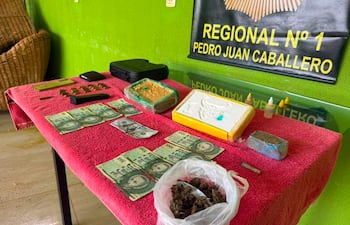 La Senad incautó cocaína, marihuana, municiones y otras evidencias en Pedro Juan Caballero.
