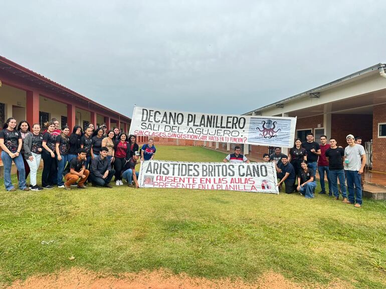 "Decano planillero", reclaman estudiantes de Veterinaria de Unican.