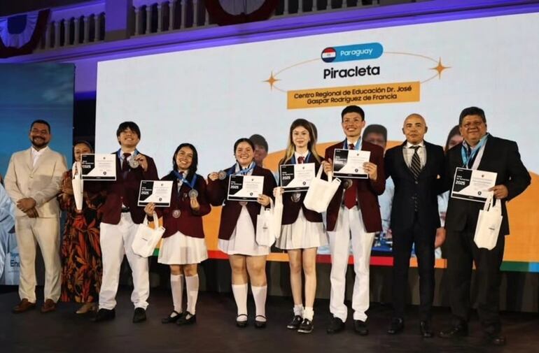 Los estudiantes del CRE de Ciudad del Este, en primer lugar en la categoría "Comunidad" en el Solve for Tomorrow 2025.