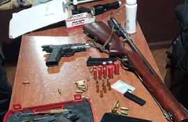 Evidencias incautadas del poder de los sospechosos.