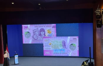 Momento de la presentación oficial de los nuevos billetes del guaraní en el Banco Central del Paraguay.
