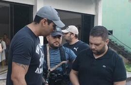 Alison Tiago Valentim, esposado tras ser detenido por agentes de la SENAD