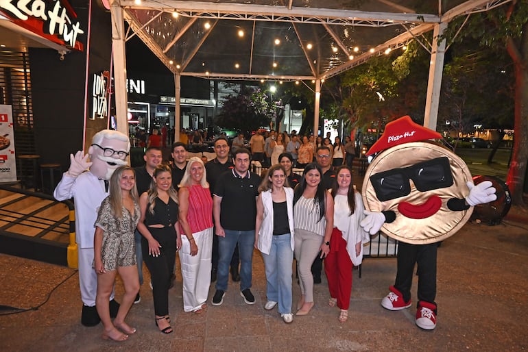 En Pizza Hut Mariscal López influencers, colaboradores, medios de prensa e invitados especiales disfrutaron del lanzamiento oficial del rebranding de Pizza Hut.