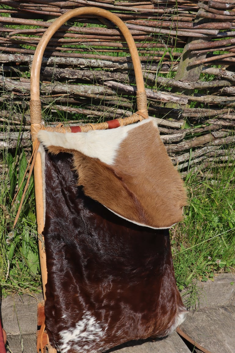 Reconstrucción del hallazgo original de la mochila Ötzi.