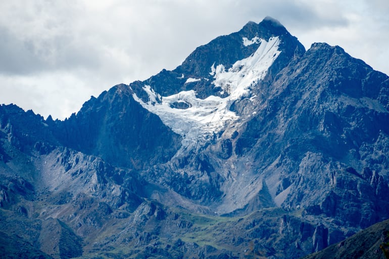 La montaña Huascarán, ubicada en los Andes peruanos, se encuentra a unos impresionantes 6.768 metros.