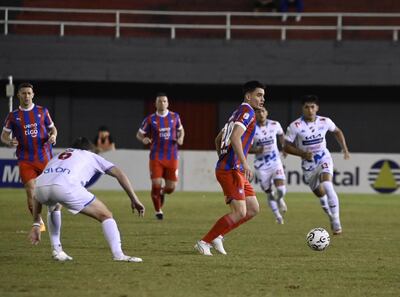 Wilder Viera trata de generar una llegada para Cerro Porteño ante la marca de Alfaro