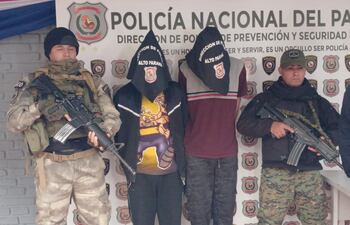 Los detenidos fueron llevados por los intervinientes a la Dirección de Policía de Alto Paraná.