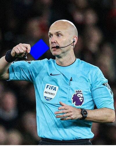 Anthony Taylor, árbitro de Inglaterra, donde comenzarán a introducir la tarjeta azul en el fútbol.