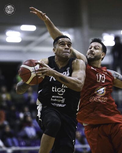 Fabio Gauto y Guillermo Araújo en el duelo Kings vs. Félix Pérez.