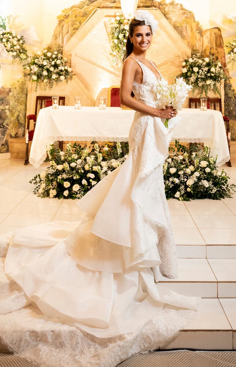 La novia lució espléndida con un vestido de la diseñadora Florencia Soerensen.