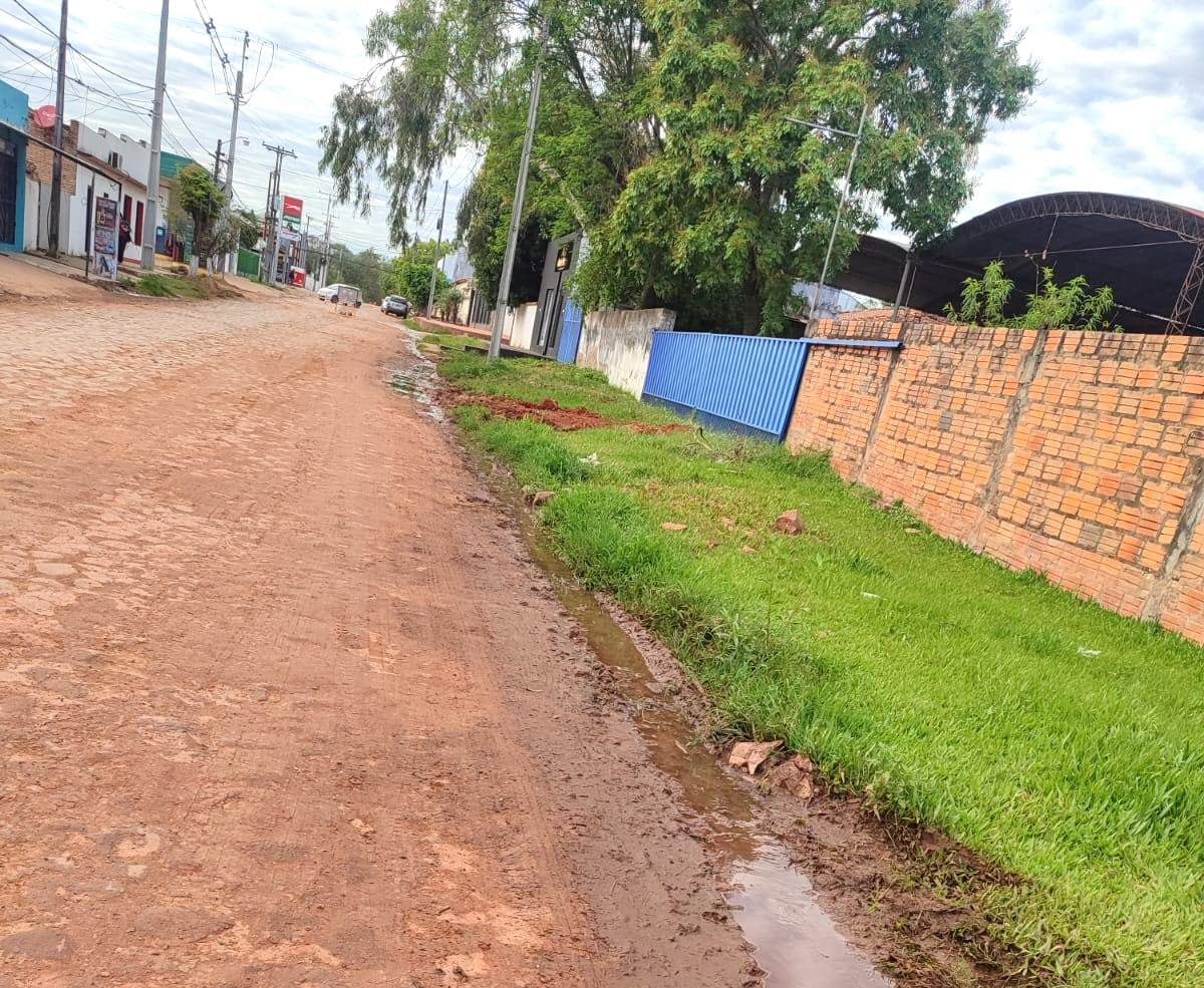 Carapeguá: piden solución al problema de aguas servidas que inundan calles Carapeguá: piden solución al problema de aguas servidas que inundan calles