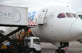 El Boeing 787-9 de AirEuropa, que cumplía el vuelo UX24 de Asunción a Madrid, retornó al aeropuerto Silvio Pettirossi, luego de que un ave impactara en una de sus turbinas.