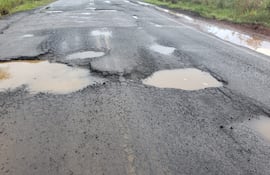 En estas condiciones se encuentra el tramo del kilómetro 100 de la ruta PY03, acceso a la ciudad de Juan de Mena.