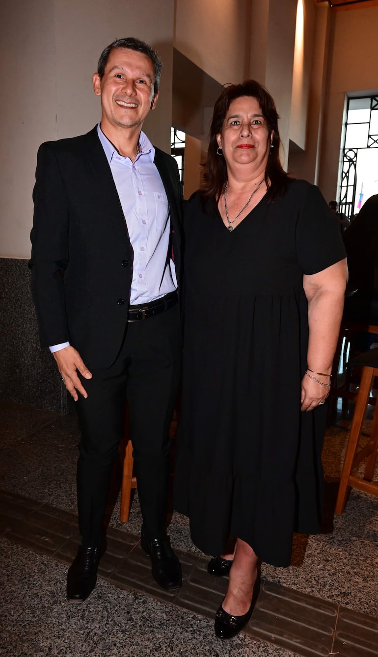 Félix Fariña junto con Nair Zelada.