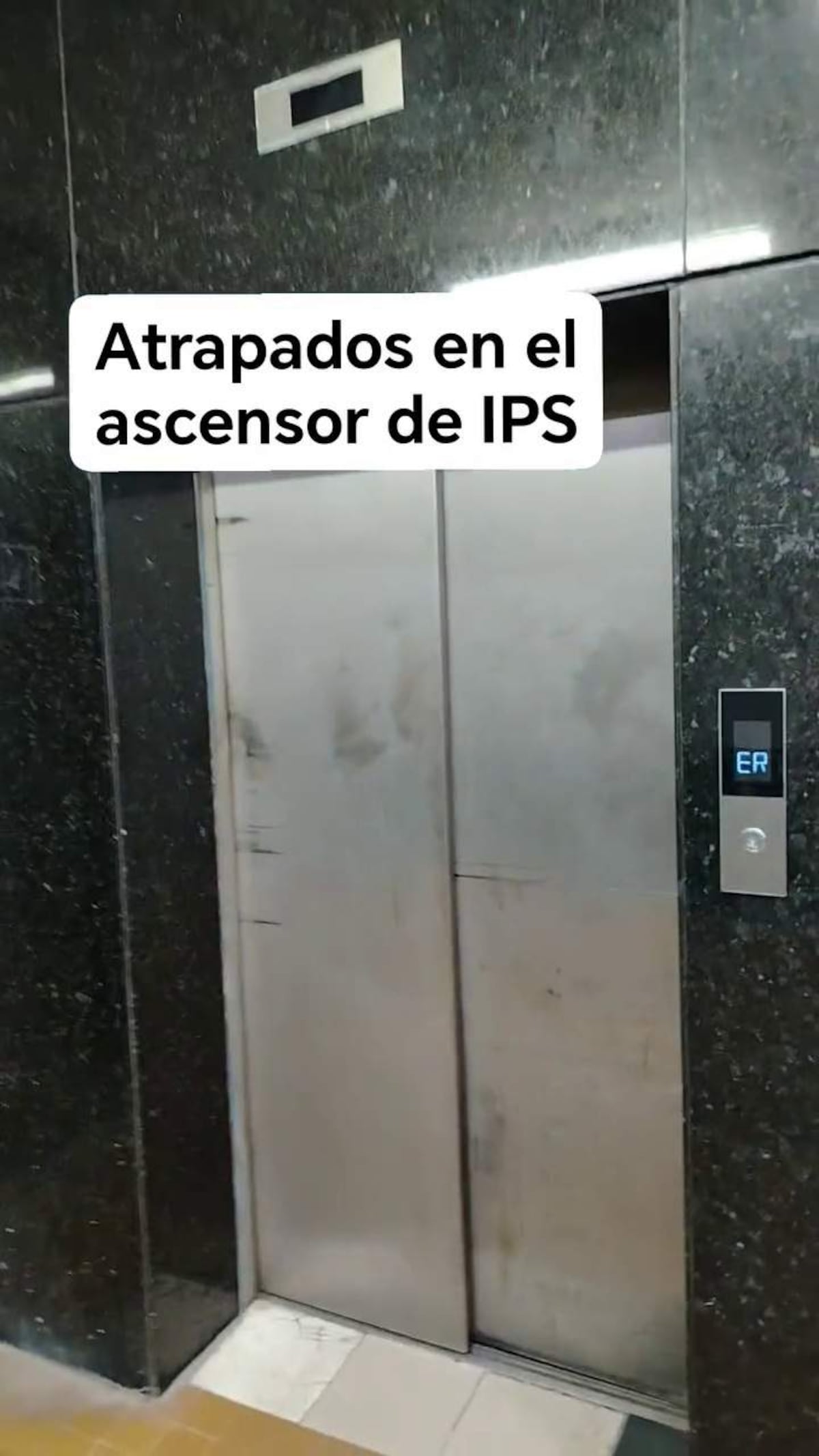 Video: atrapados 25 minutos en un ascensor del IPS Central
