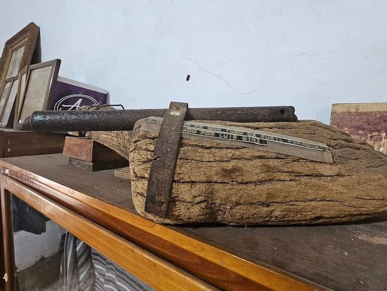 Se pueden observar varios objetos antiguos