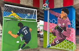 Mural de fútbol con J. Canale en camiseta oscura y número 13, arquero amarillo atajando, y fondo urbano.
