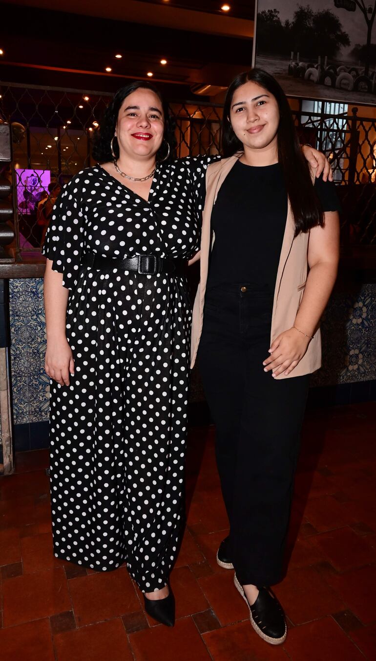 Nata Alvarenga y Rebeca López.