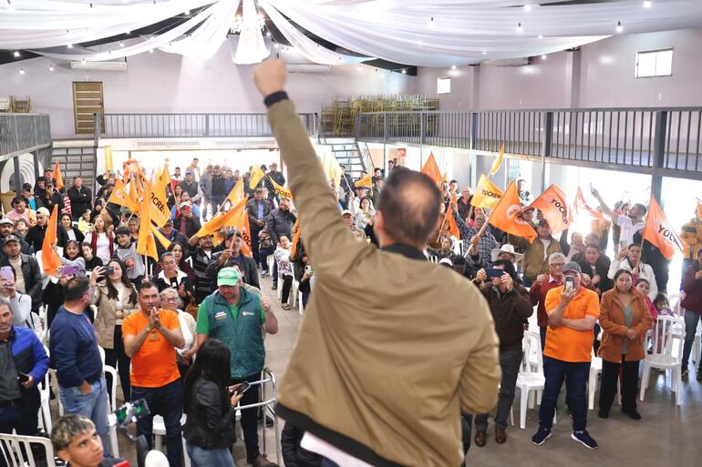 Prieto reaparece, promete precios justos e industrialización a pequeños productores
