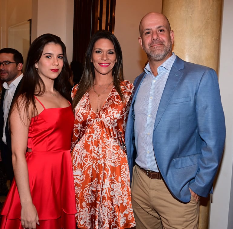 Arami Bautista, Sofía Díaz de Bedoya e Ito Bautista.