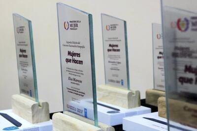Durante la entrega de premios del concurso fotográfico "Mujeres que Hacen", organizado por el Ministeiro de la Mujer y el PNUD, reconocieron a las diez mejores fotógrafas locales en un emotivo acto.
