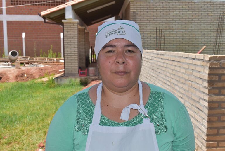 Maura Arzamendia, madre de familia de la escuela afectada, solicita a las instituciones correspondientes ver la manera de solucionar el problema 

