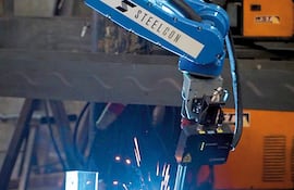 Robótica industrial posiciona a Steelcon