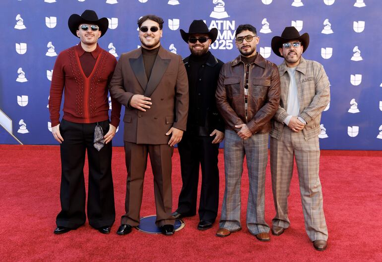 Los integrantes del Grupo Frontera en la alfombra roja de los Latin Grammy 2025. (EFE/EPA/CRISTOBAL HERRERA-ULASHKEVICH)
