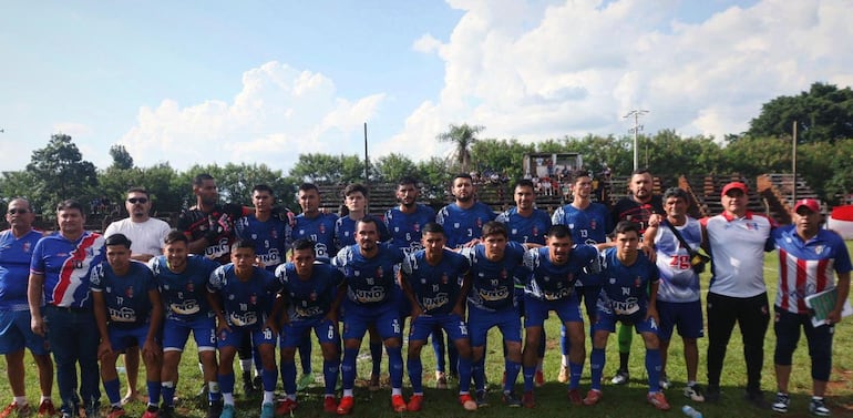 Jugadores del Deportivo 1° de Marzo, club fundado el 15 de agosto de 1978.
