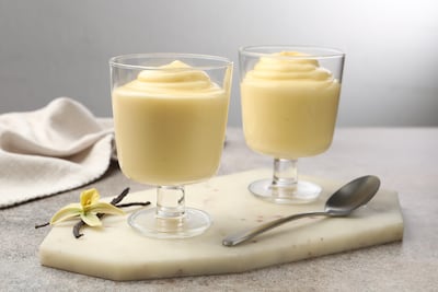 Postre cremoso de vainilla.