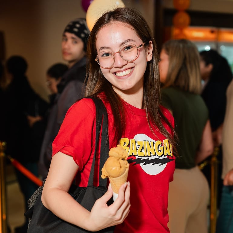 Un cucurucho de helado bastó para despertar sonrisas y convertir la jornada en un momento especial.