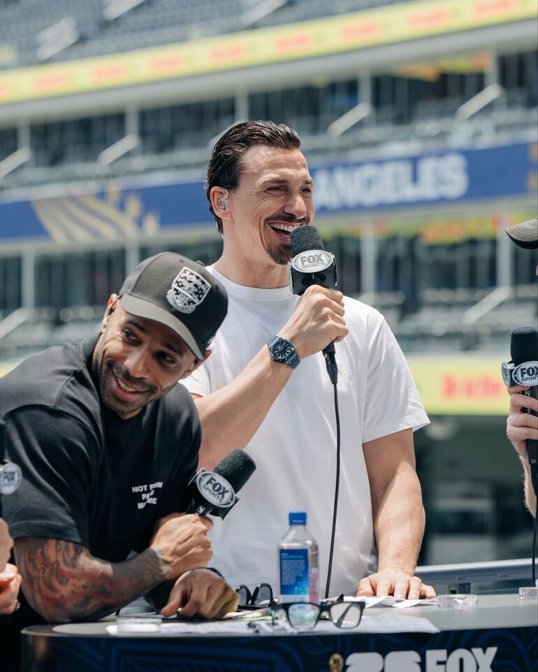Thierry Henry y Zlatan Ibrahimovic, las eminencias del fútbol mundial, que comentan los partidos de la Copa del Mundo para la cadena Fox Sports.