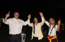 Esteban Samaniego, Mercedes Medina, y Patricia Corvalán.