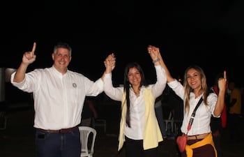 Esteban Samaniego, Mercedes Medina, y Patricia Corvalán.