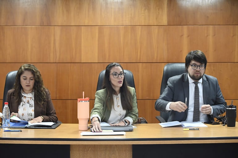 Yolanda Morel, Adriana Planás (presidenta) y Matías Garcete integran el Tribunal de Sentencia que tiene a su cargo el juicio por supuesto cohecho pasivo agravado.