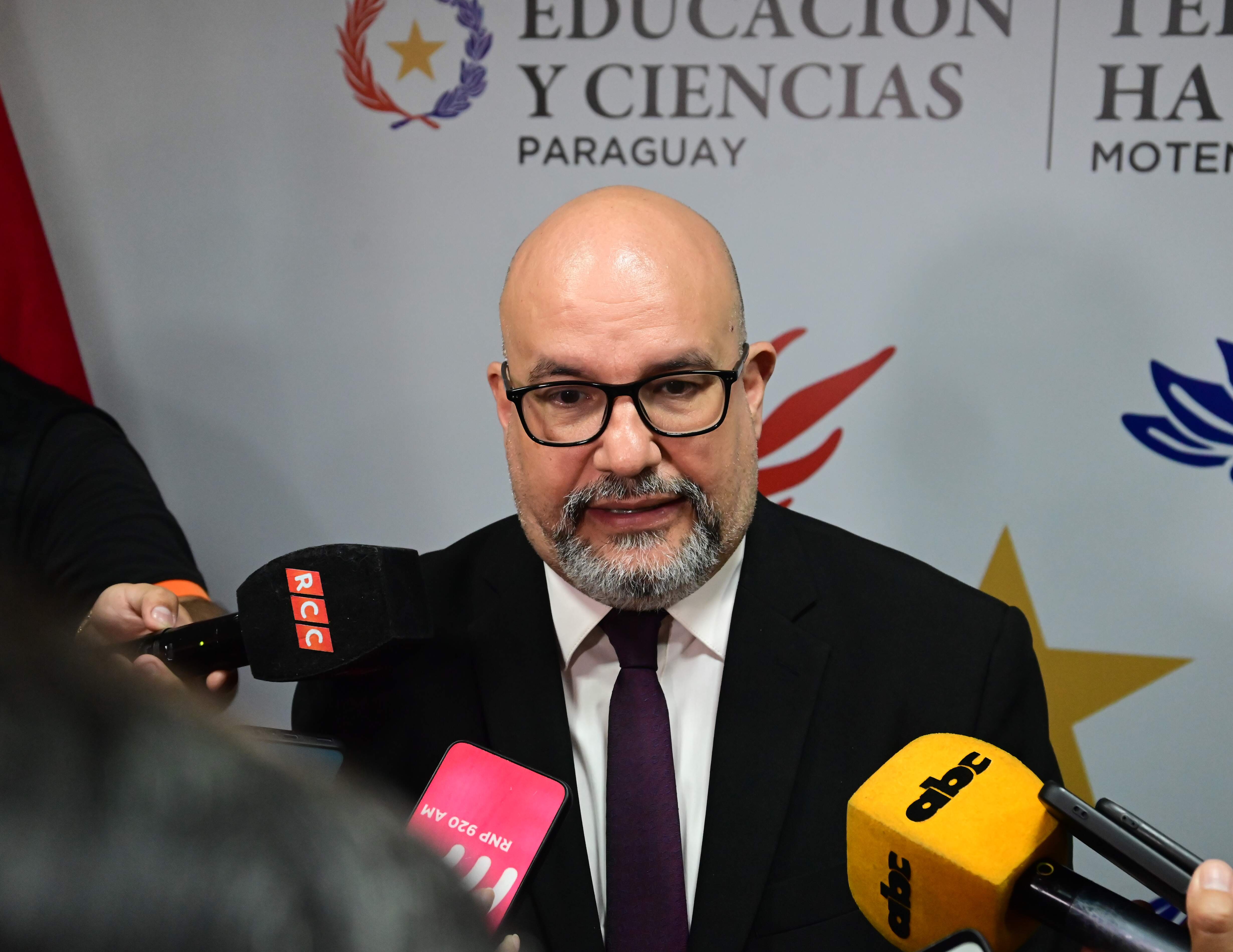 MEC niega “autoasignación” de beca y aclara proceso: “Zaracho no participó en ninguna etapa de decisión”